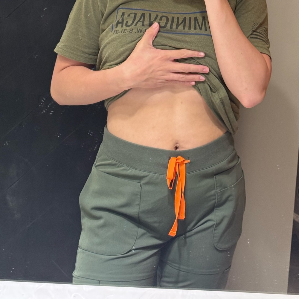 Figs moss green joggers - Picture 5 of 5